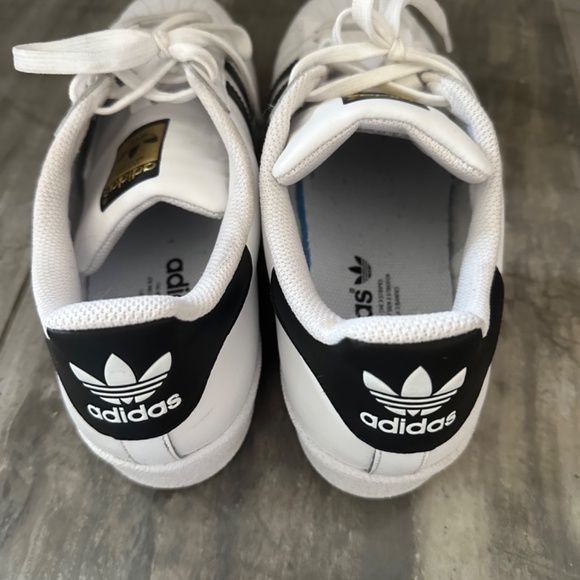 Adidas Superstar shoes - Picture 6 of 11